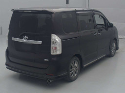 2013 Toyota Voxy