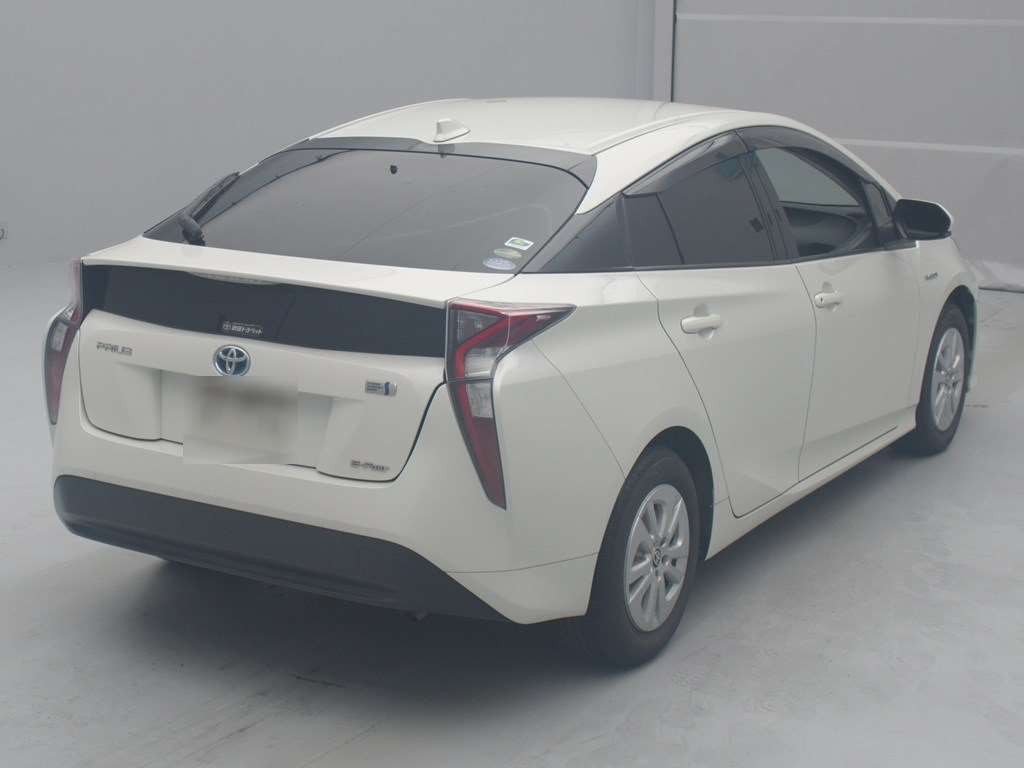 2016 Toyota Prius ZVW55[1]