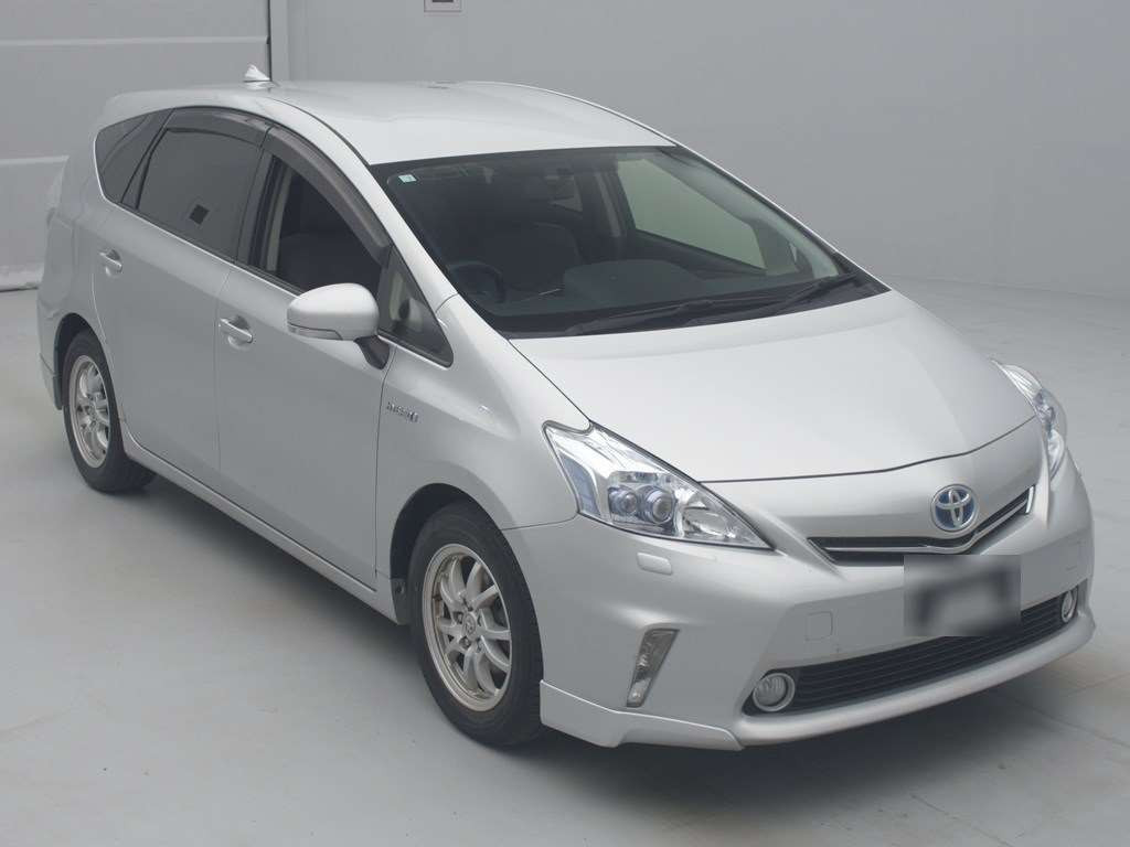 2012 Toyota Prius alpha ZVW41W[2]