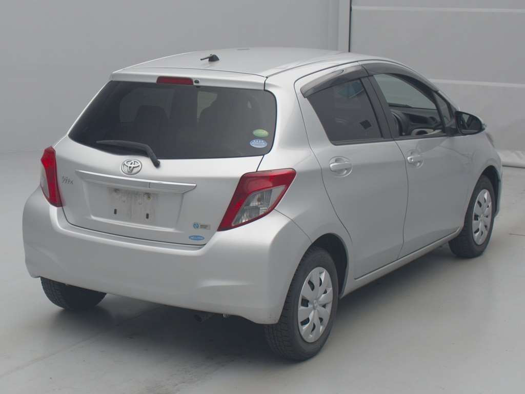 2013 Toyota Vitz NSP130[1]