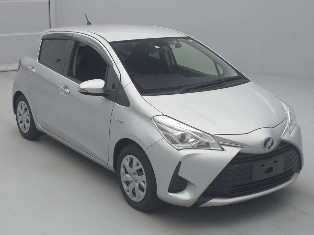 2017 Toyota Vitz NHP130[2]