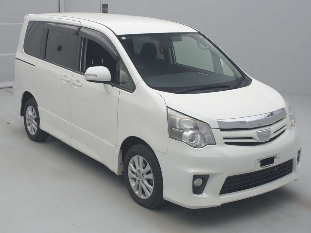 2012 Toyota Noah ZRR75W[2]