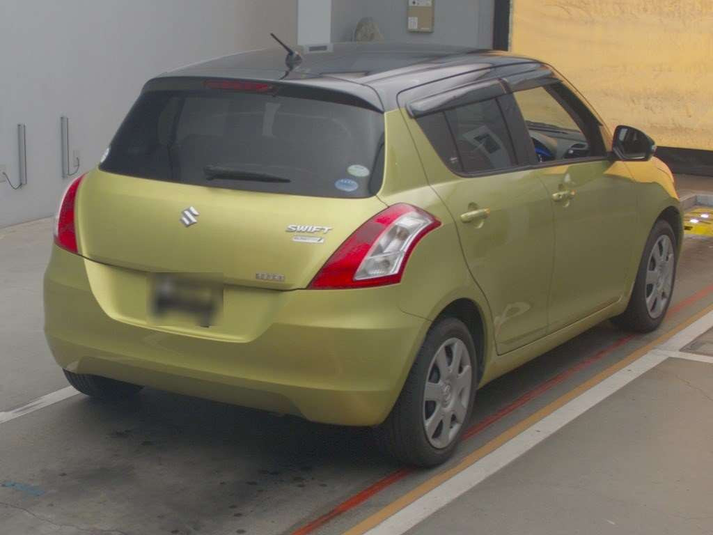 2015 Suzuki Swift ZC72S[1]