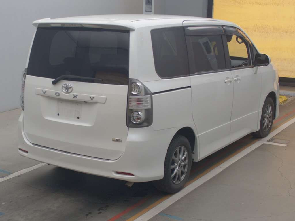 2007 Toyota Voxy ZRR70W[1]