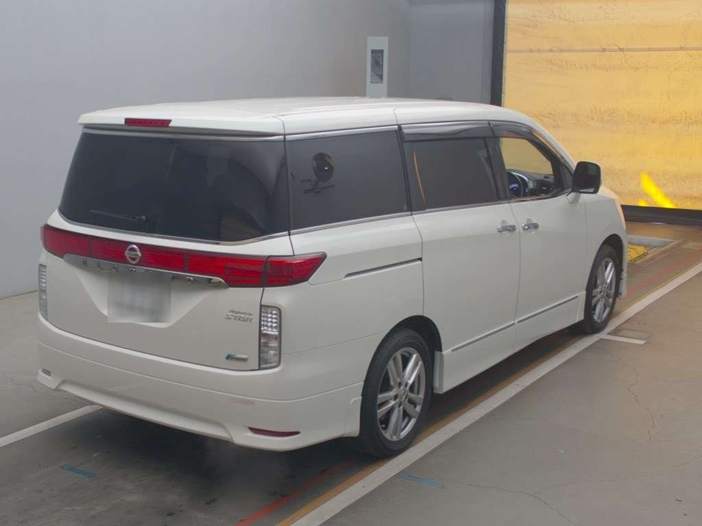 2011 Nissan Elgrand TE52[1]