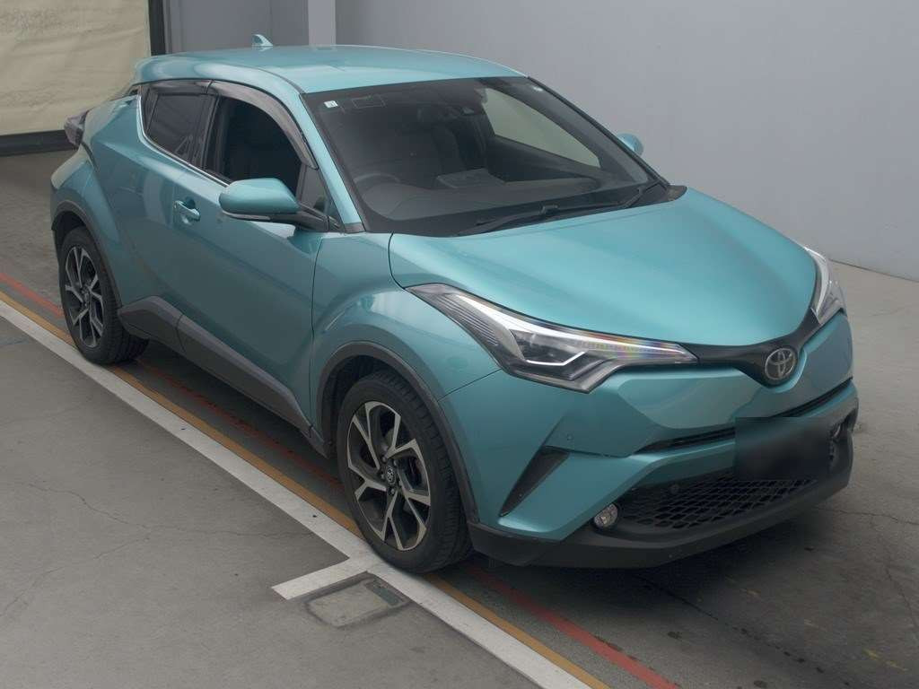 2017 Toyota C-HR NGX50[2]