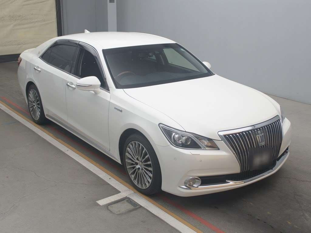 2017 Toyota Crown Majesta GWS214[2]