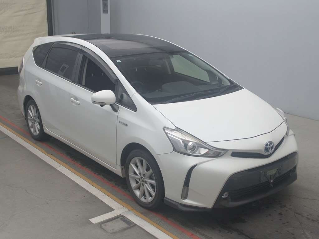 2014 Toyota Prius alpha ZVW40W[2]