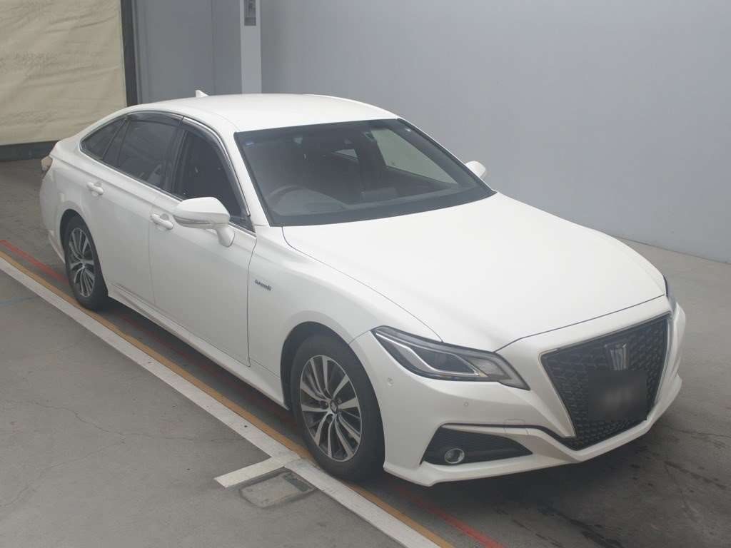 2018 Toyota Crown Hybrid AZSH20[2]