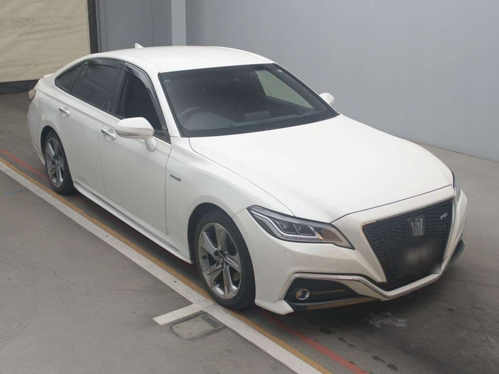 2018 Toyota Crown Hybrid AZSH20[2]