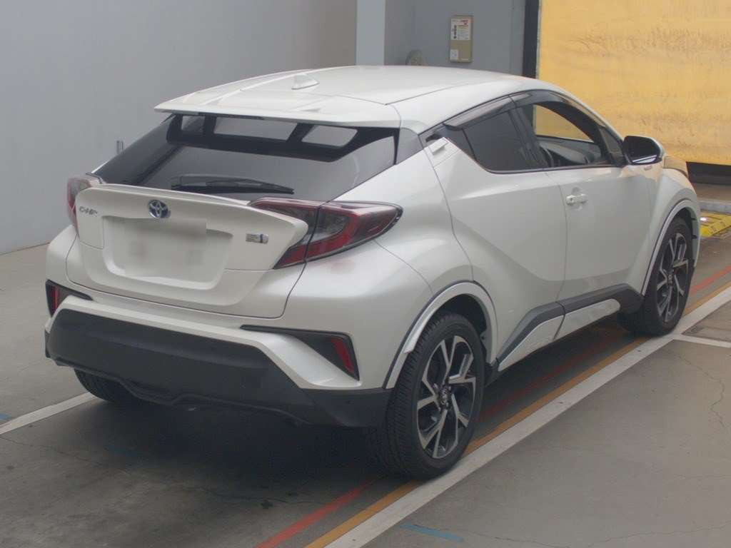 2017 Toyota C-HR ZYX10[1]