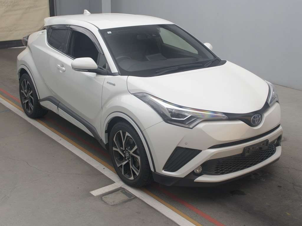 2017 Toyota C-HR ZYX10[2]