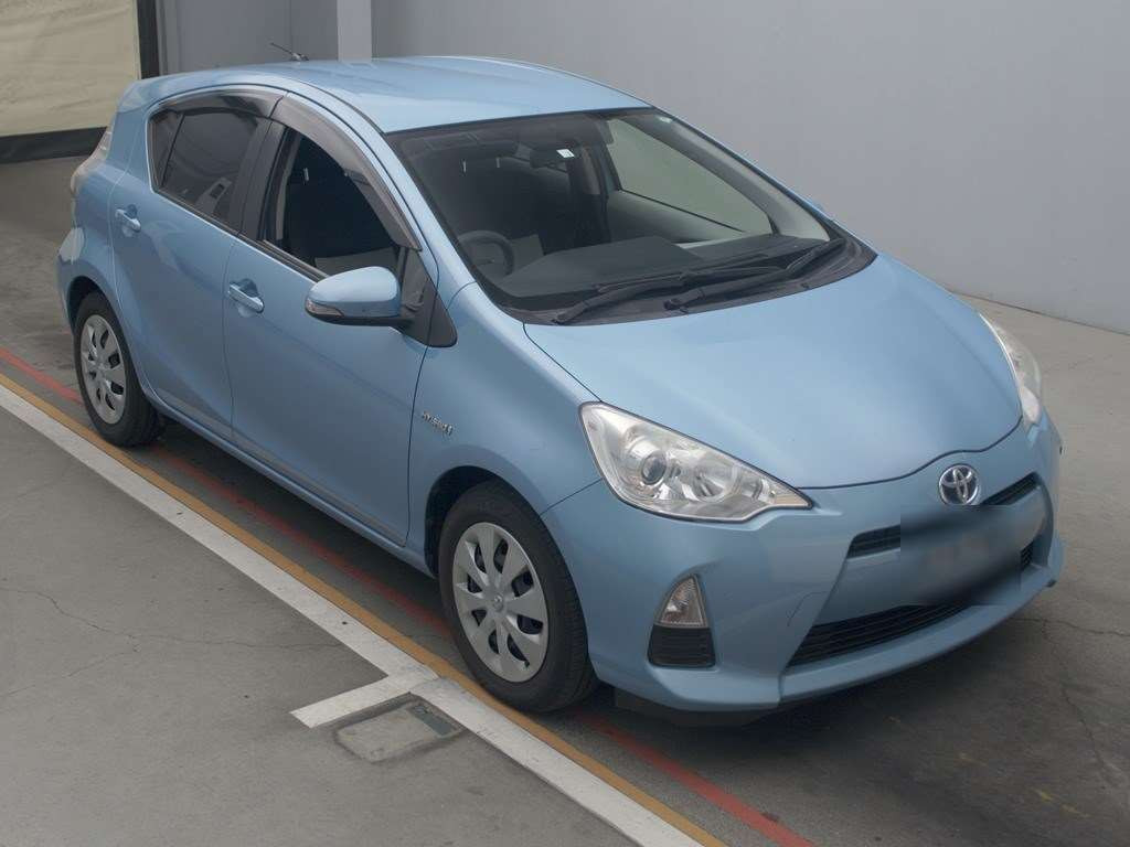 2012 Toyota Aqua NHP10[2]