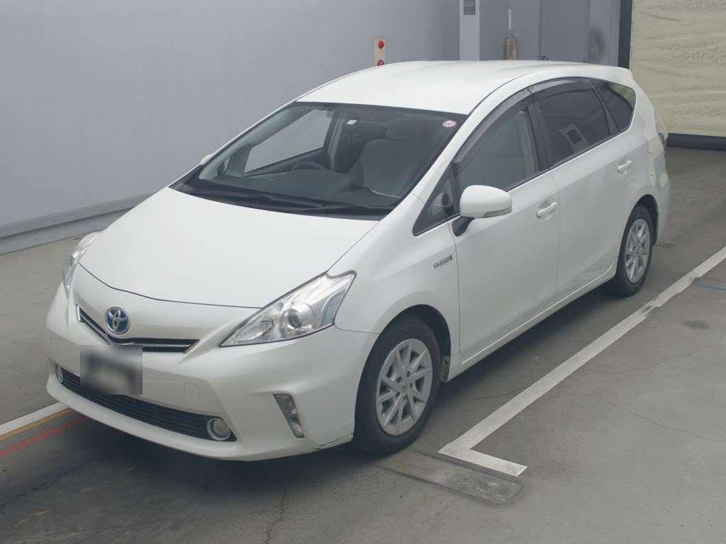 2011 Toyota Prius alpha ZVW41W[0]