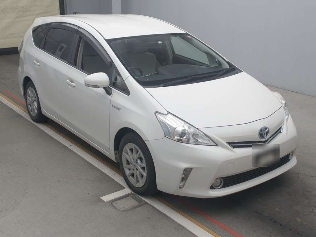 2011 Toyota Prius alpha ZVW41W[2]