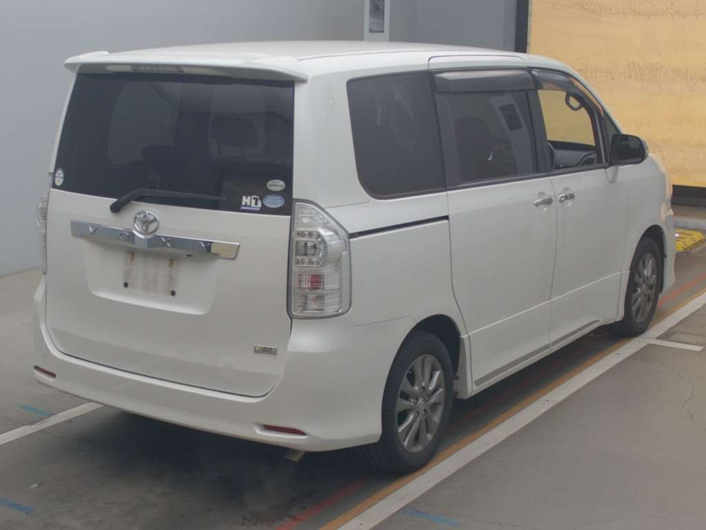 2012 Toyota Voxy ZRR70W[1]