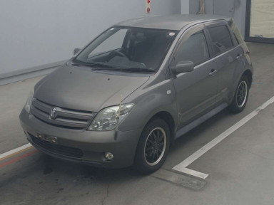 2004 Toyota IST