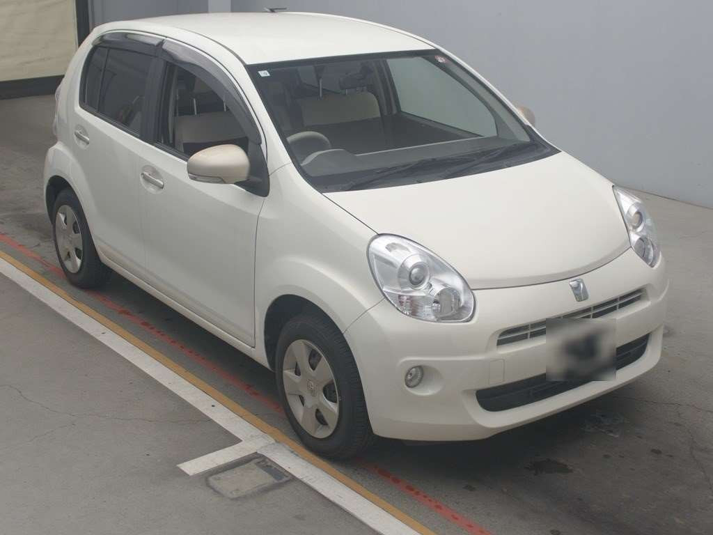 2010 Toyota Passo KGC30[2]