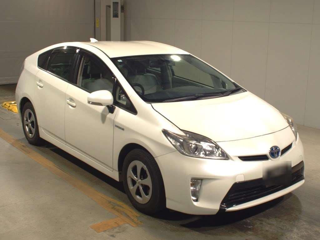 2015 Toyota Prius ZVW30[2]