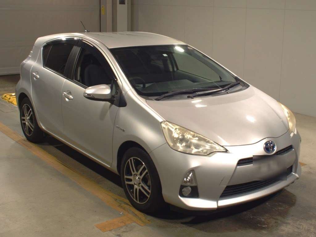 2012 Toyota Aqua NHP10[2]