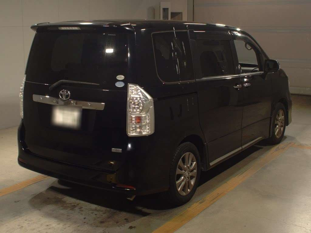 2012 Toyota Voxy ZRR70W[1]