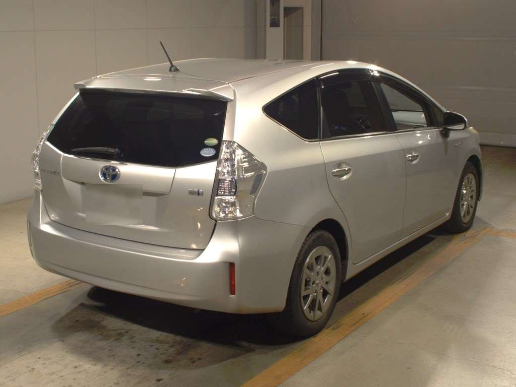 2014 Toyota Prius alpha ZVW41W[1]