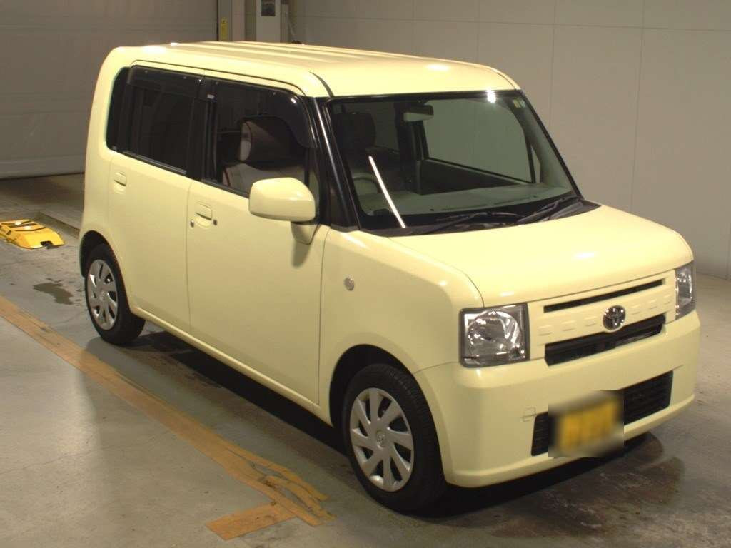 2012 Toyota Pixis Space L575A[2]