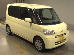 2011 Daihatsu Tanto