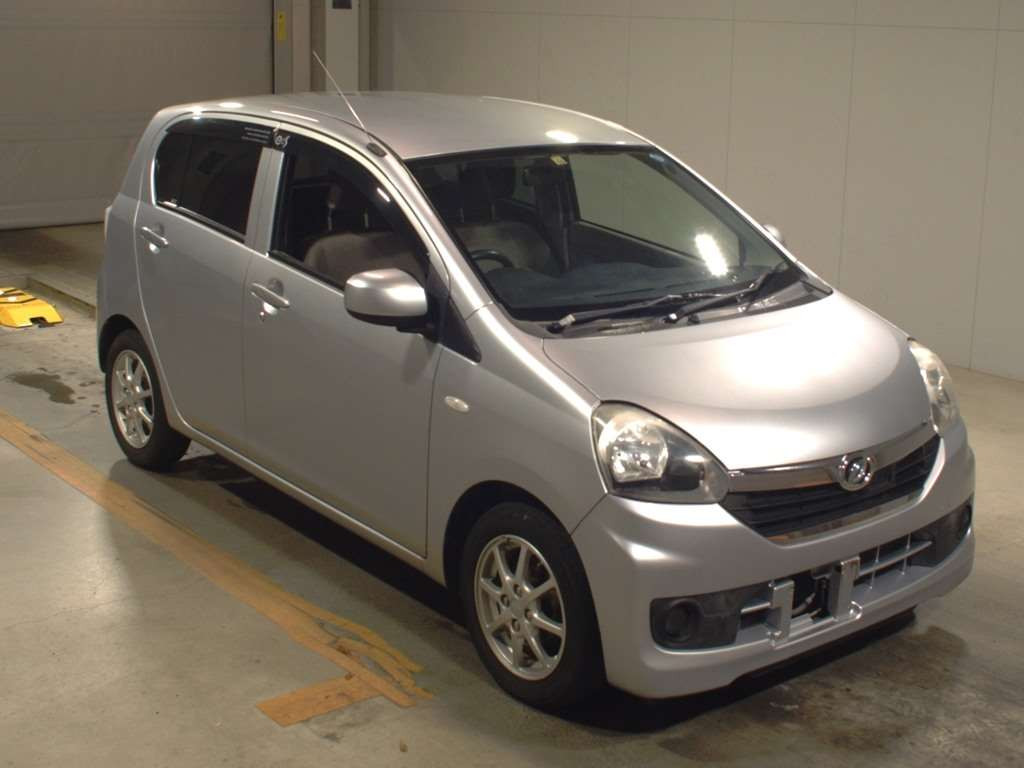 2013 Daihatsu Mira es LA300S[2]