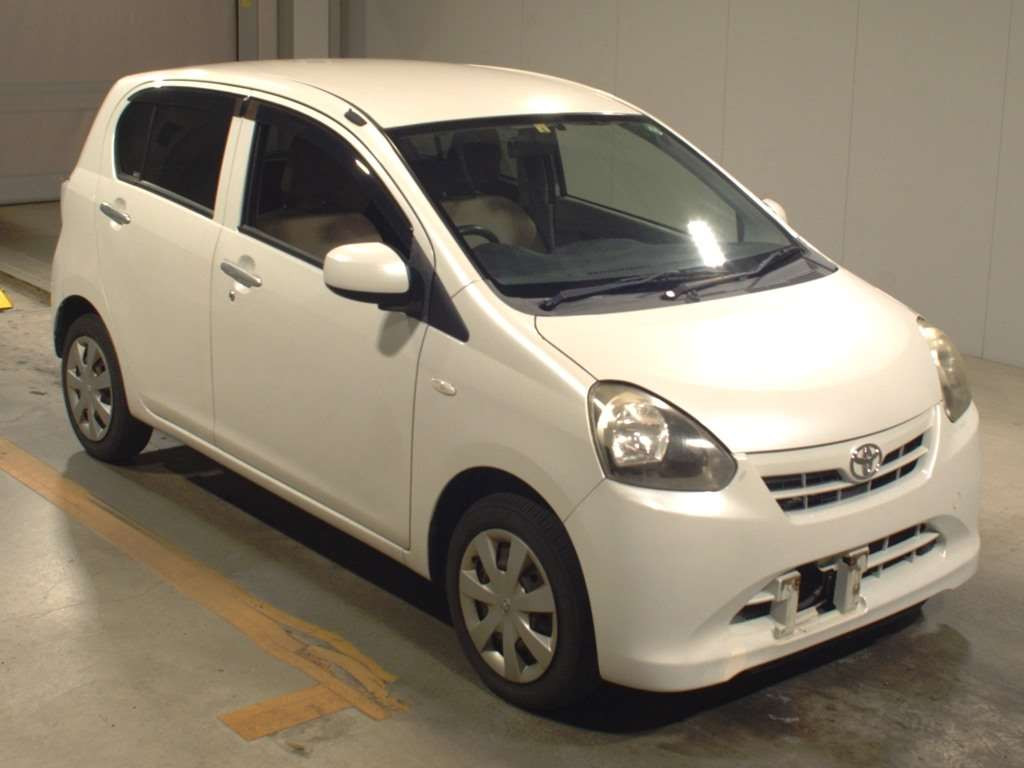 2012 Toyota Pixis Epoch LA300A[2]