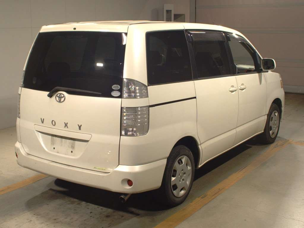 2004 Toyota Voxy AZR60G[1]