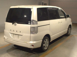 2004 Toyota Voxy