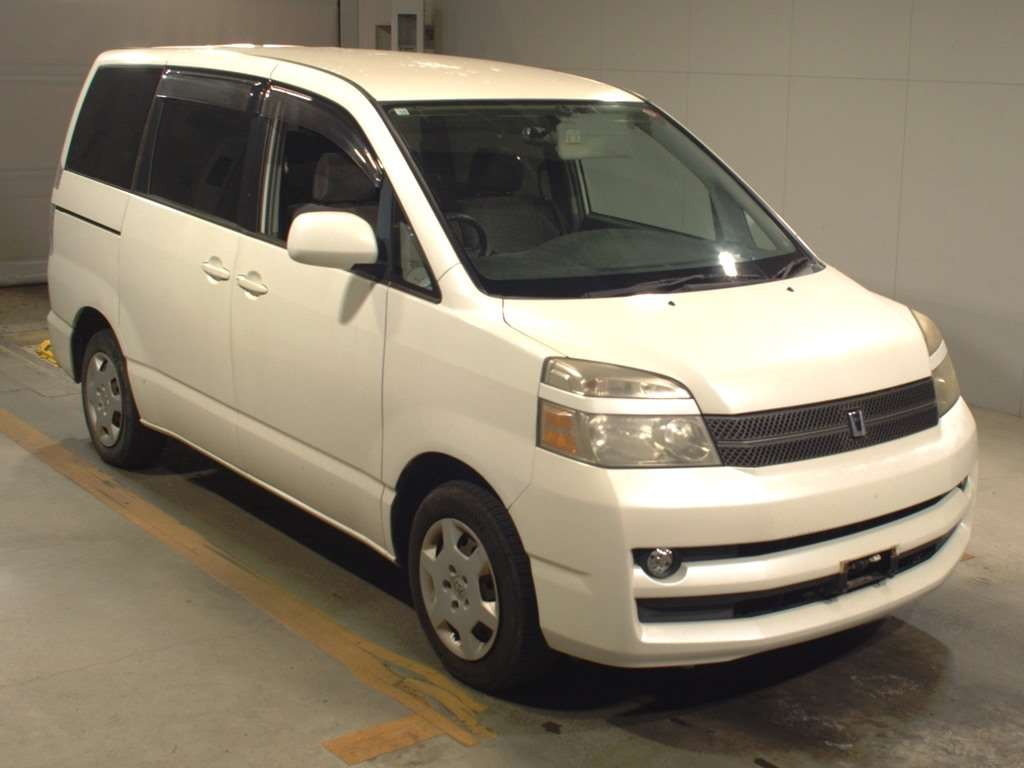 2004 Toyota Voxy AZR60G[2]