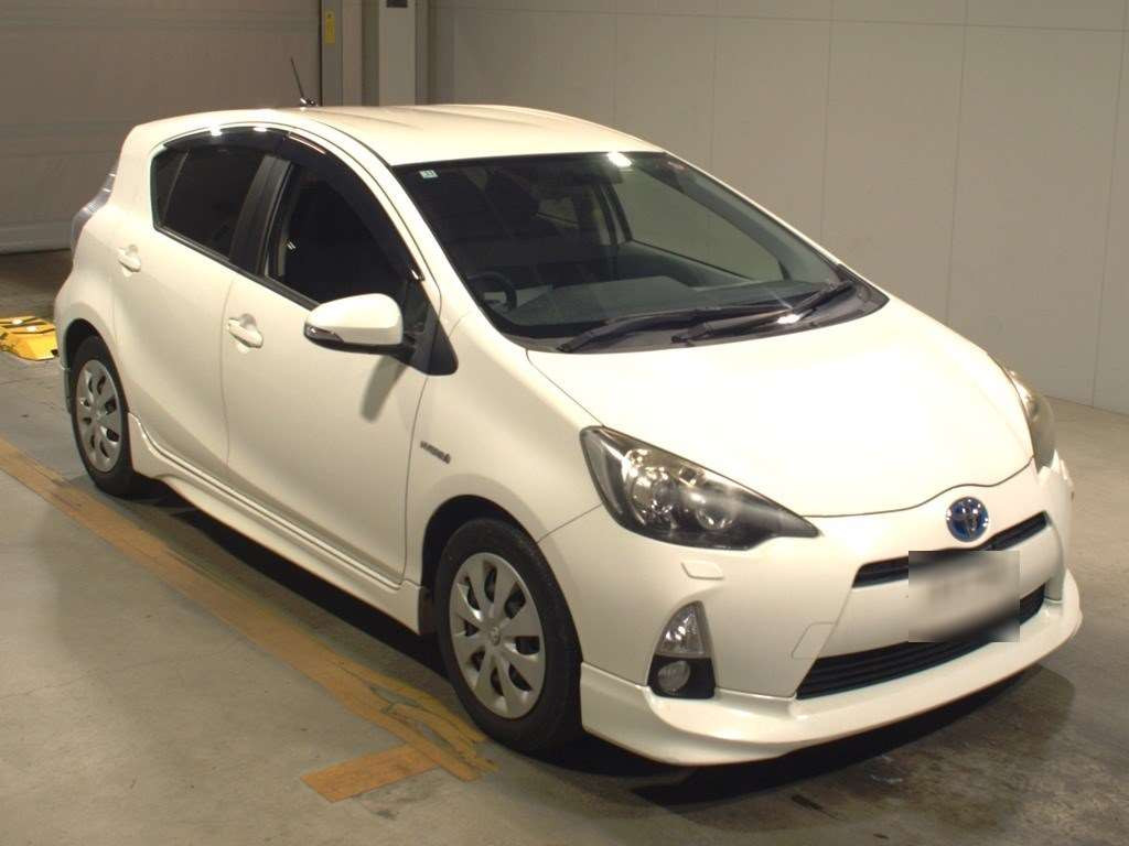 2012 Toyota Aqua NHP10[2]