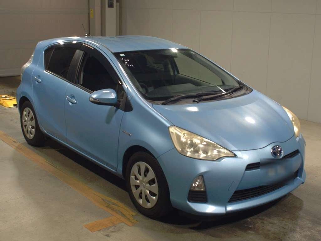 2012 Toyota Aqua NHP10[2]