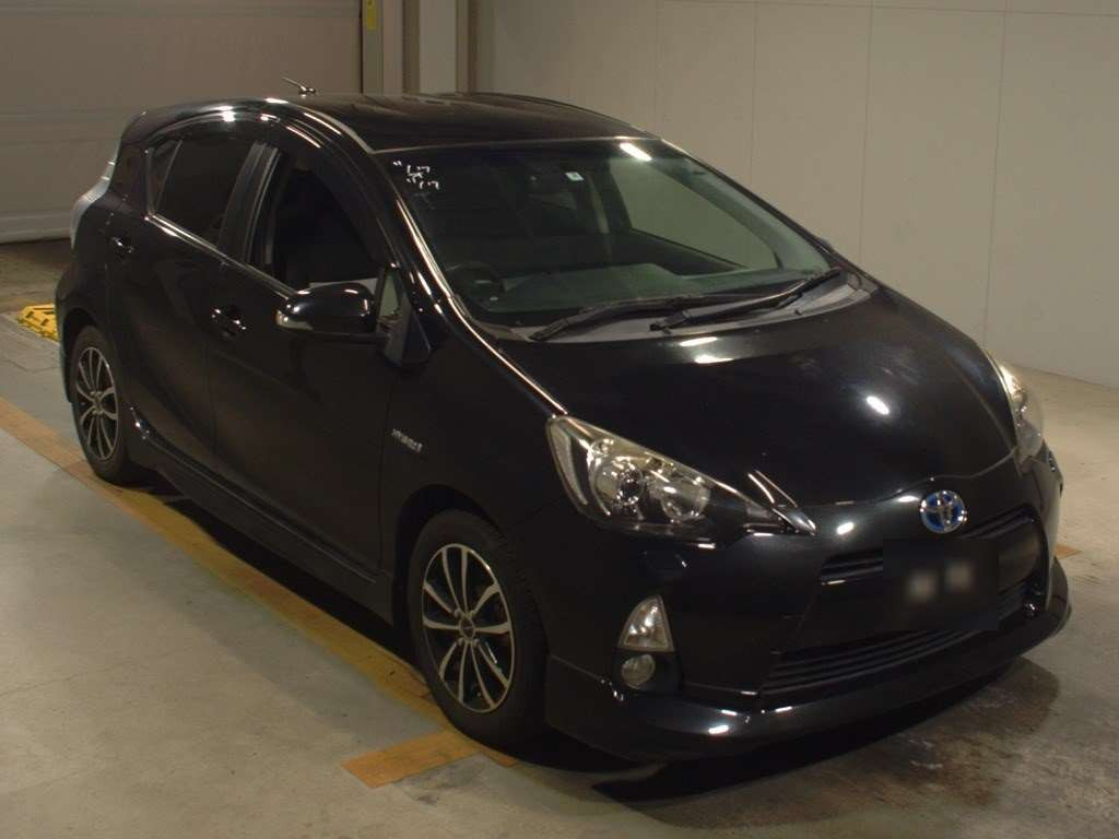 2014 Toyota Aqua NHP10[2]