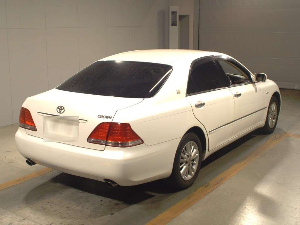 2004 Toyota Crown GRS180[1]