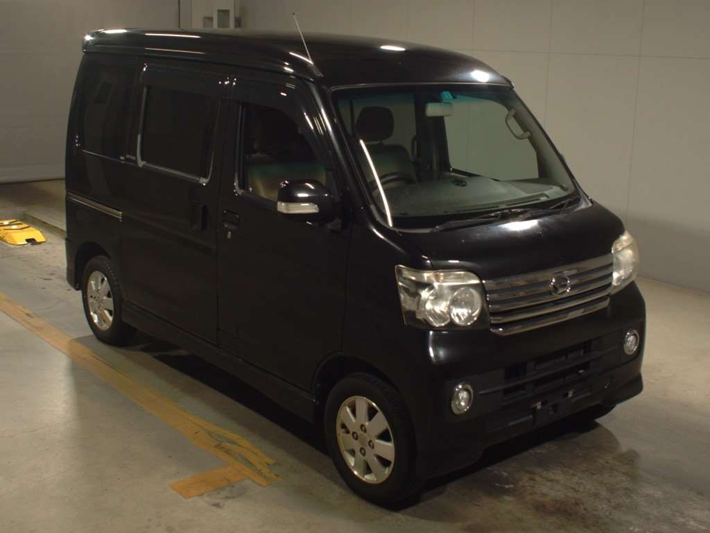 2015 Daihatsu Atrai Wagon S321G[2]