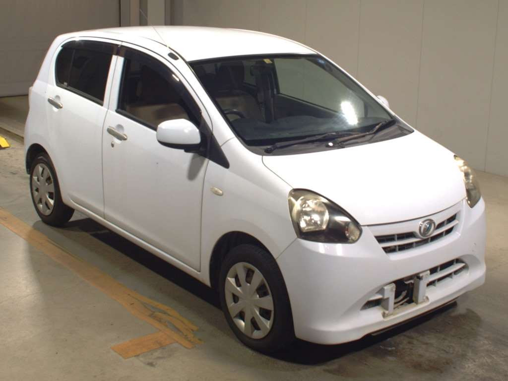 2011 Daihatsu Mira es LA300S[2]