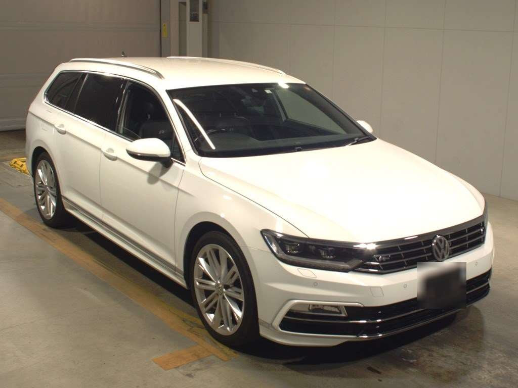 2016 Volkswagen Passat Variant 3CCZE[2]