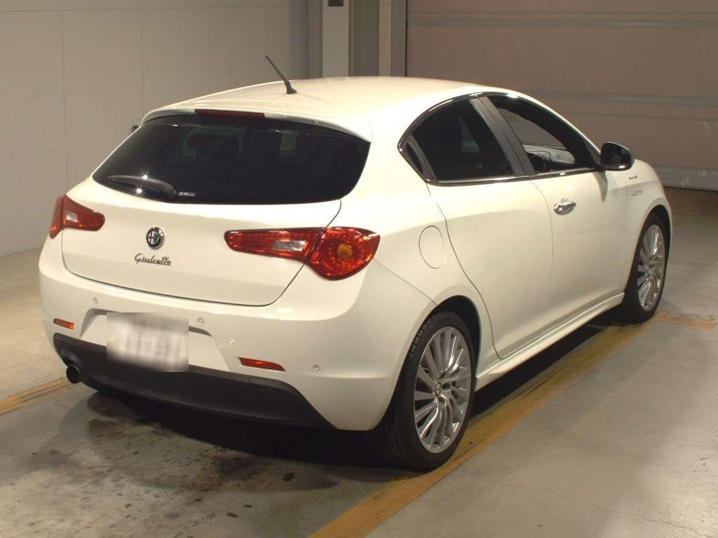 2013 Alfa Romeo Giulietta 940141[1]