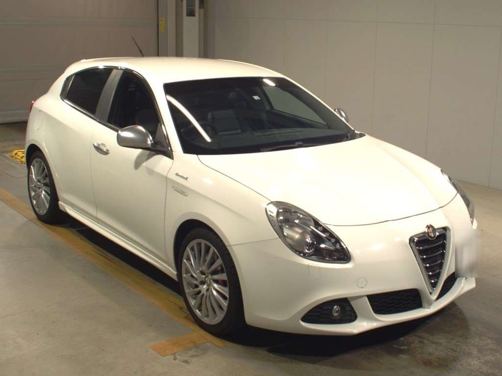 2013 Alfa Romeo Giulietta 940141[2]