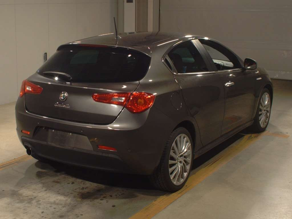 2014 Alfa Romeo Giulietta 940141[1]