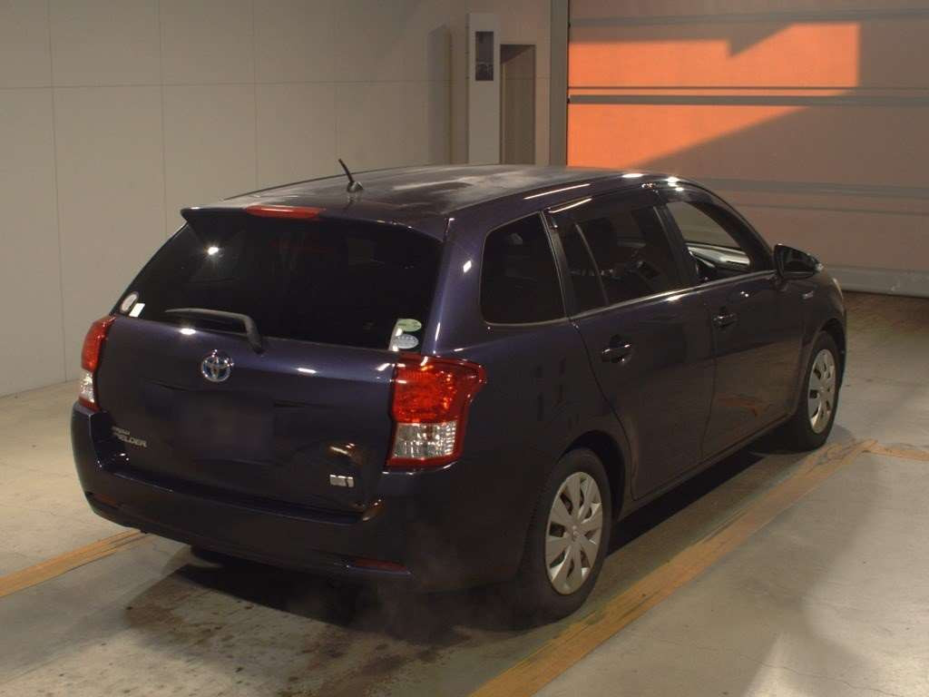 2013 Toyota Corolla Fielder NKE165G[1]