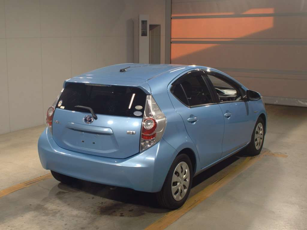 2012 Toyota Aqua NHP10[1]