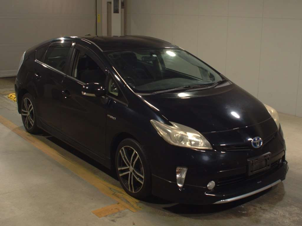 2013 Toyota Prius ZVW30[2]