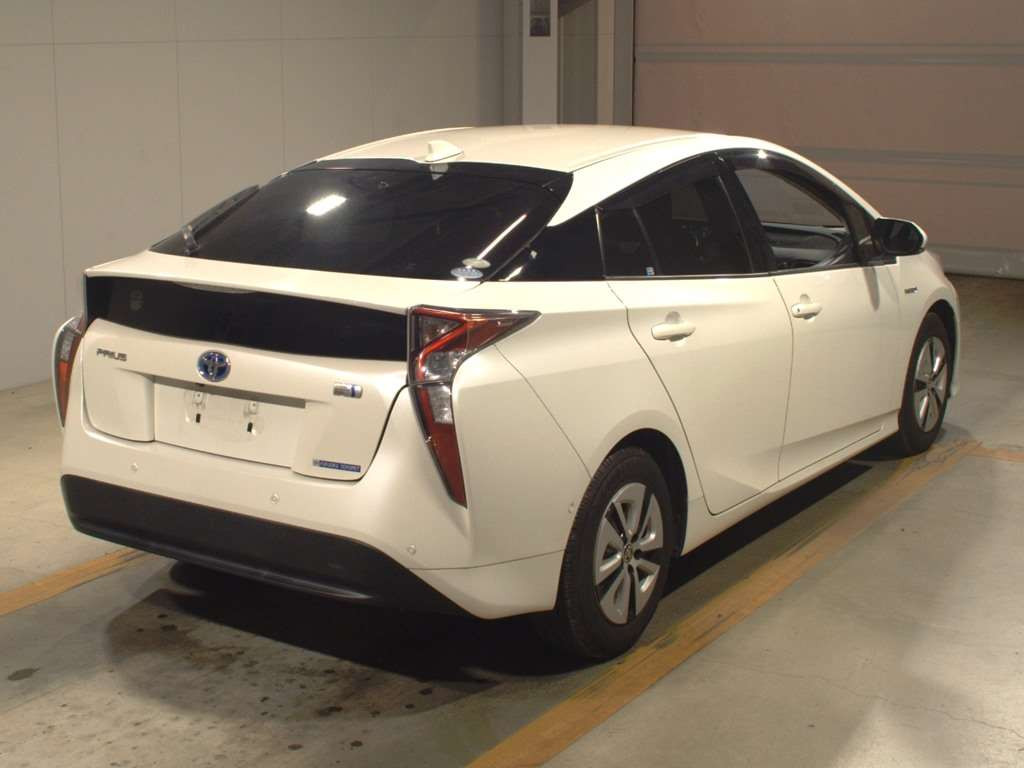 2017 Toyota Prius ZVW51[1]