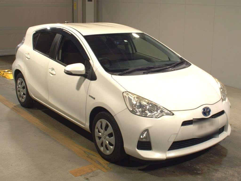 2014 Toyota Aqua NHP10[2]