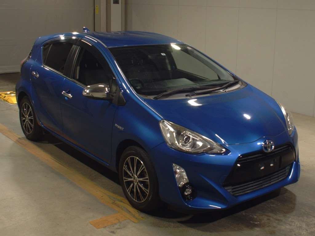 2015 Toyota Aqua NHP10[2]