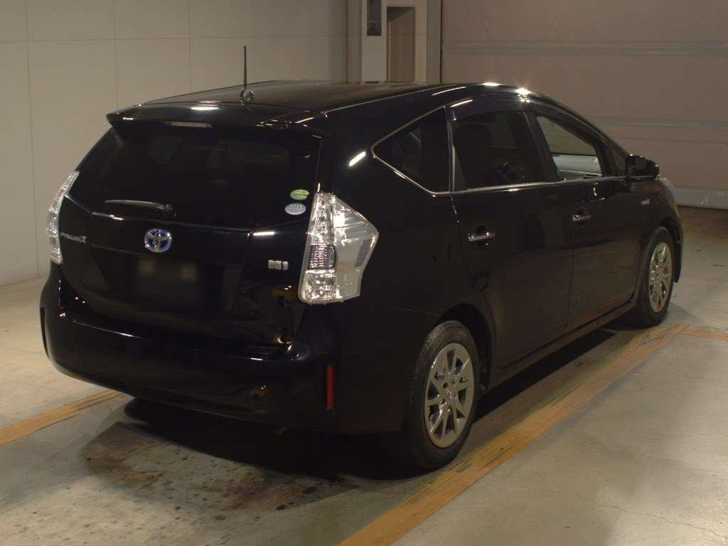 2014 Toyota Prius alpha ZVW41W[1]